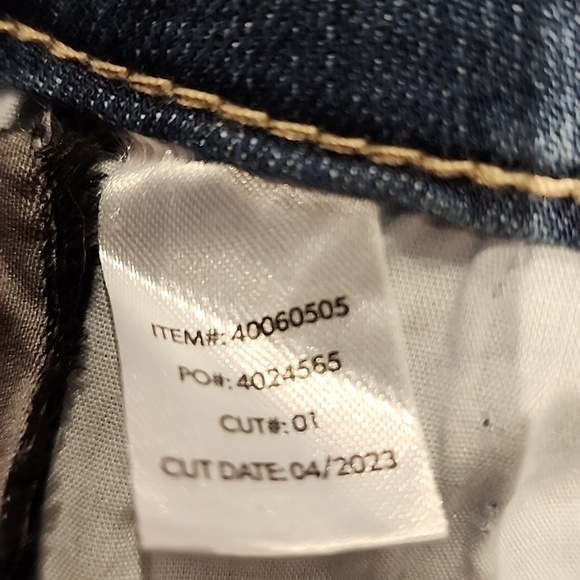 Torrid - 24 Short, Perfect Skinny Ankle Stretch Mid-Rise Jean in "Upstate" Blue  - Picture 10 of 13